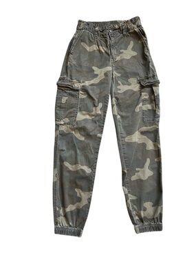 American Eagle Camo Cargo Joggers Women’s size 0 Regular